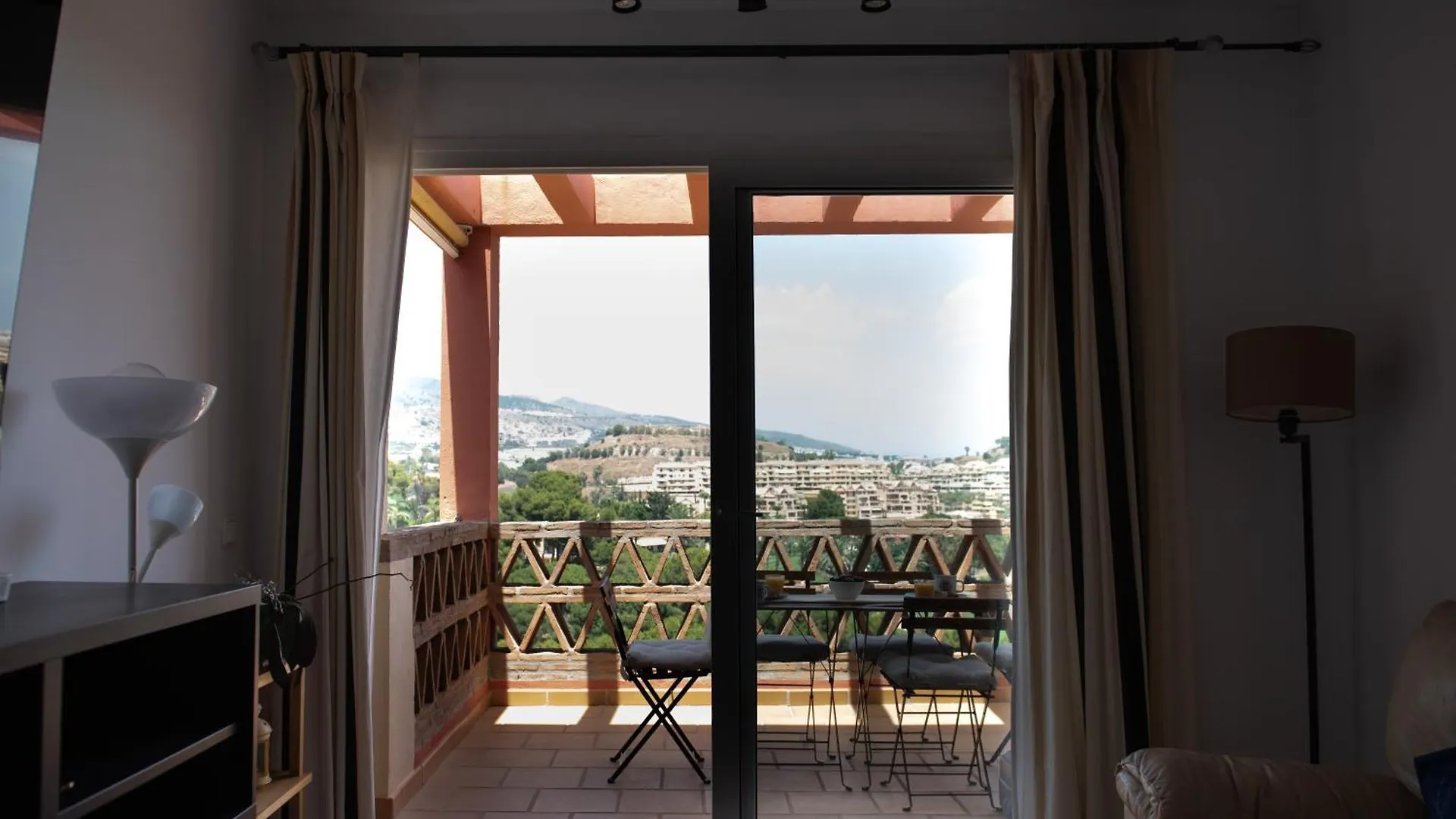 Hill View Benalmadena Appartment With Fresh Renovation Apartmán