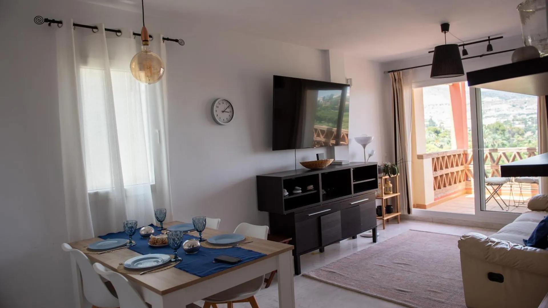Hill View Benalmadena Appartment With Fresh Renovation