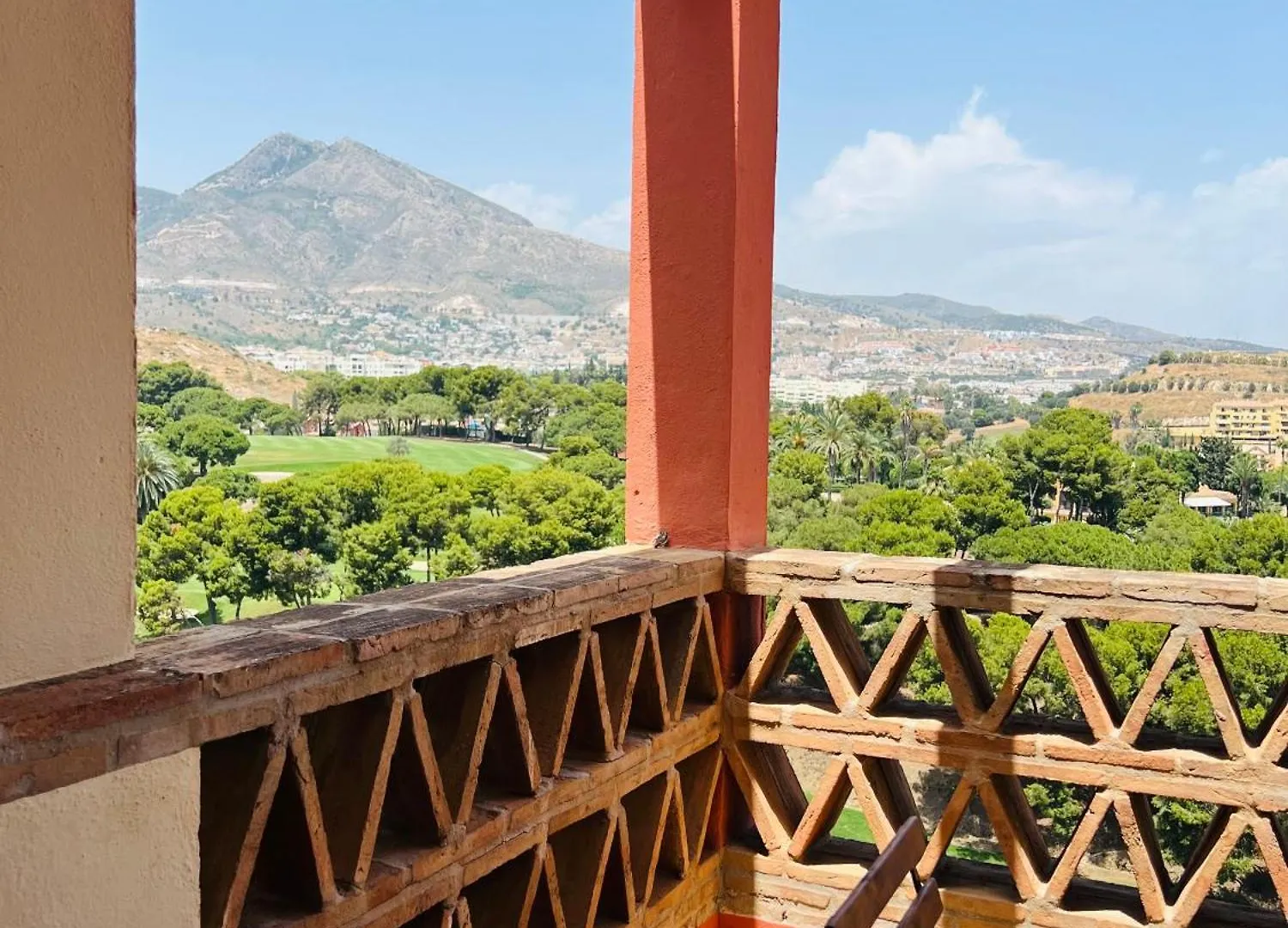 Hill View Benalmadena Appartment With Fresh Renovation 아파트