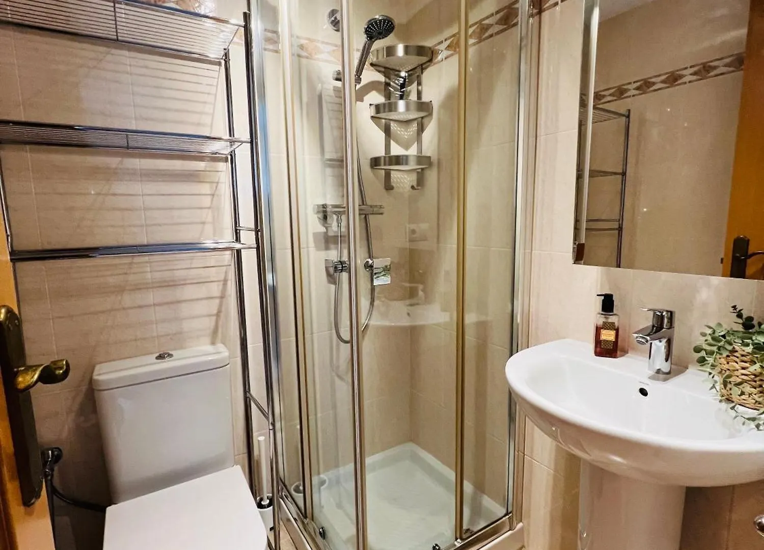 Hill View Benalmadena Appartment With Fresh Renovation 0*,  스페인