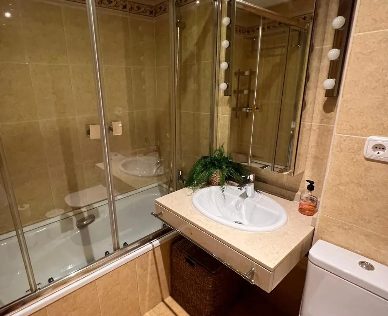 Hill View Benalmadena Appartment With Fresh Renovation Apartmán