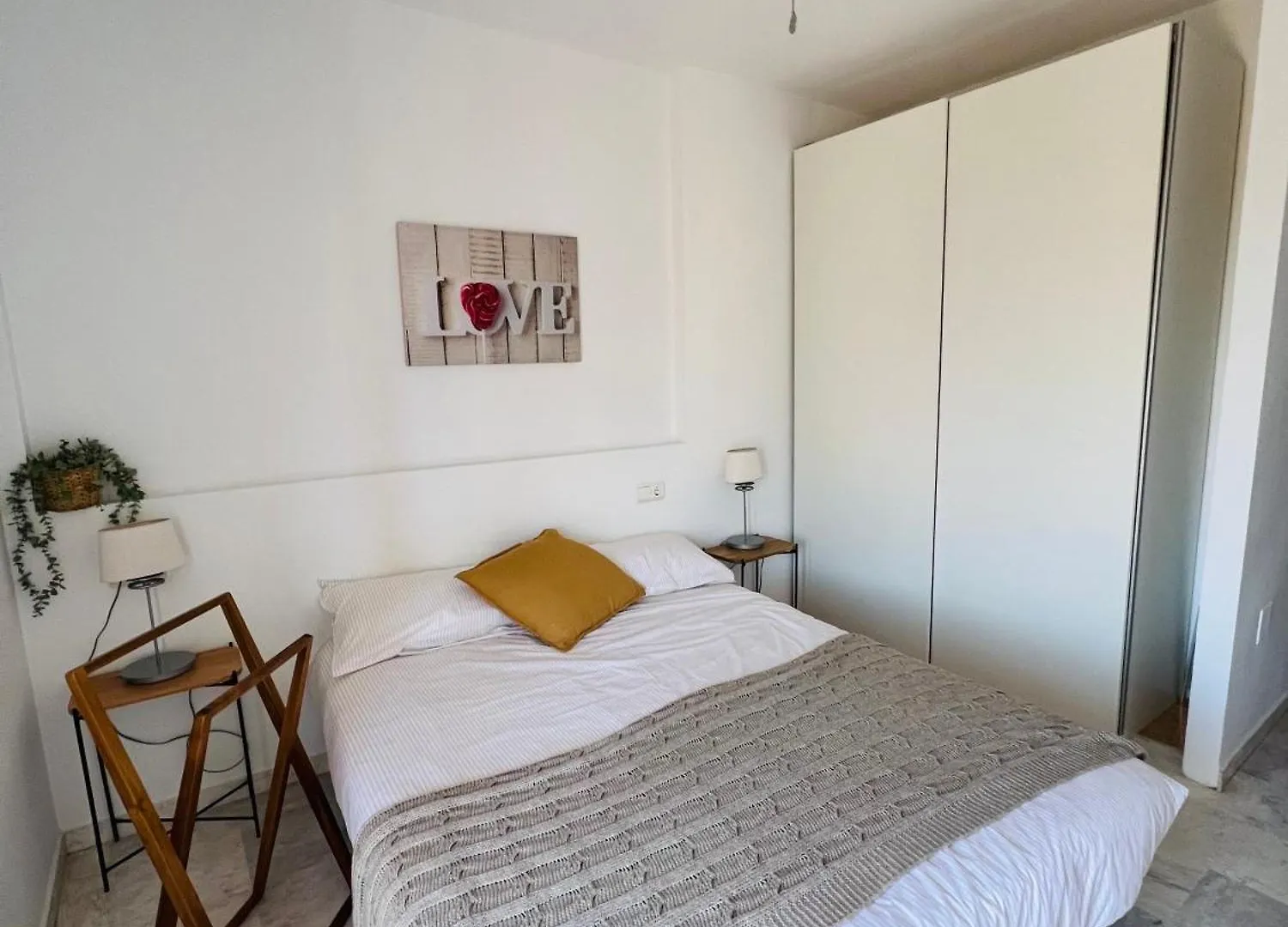 Hill View Benalmadena Appartment With Fresh Renovation