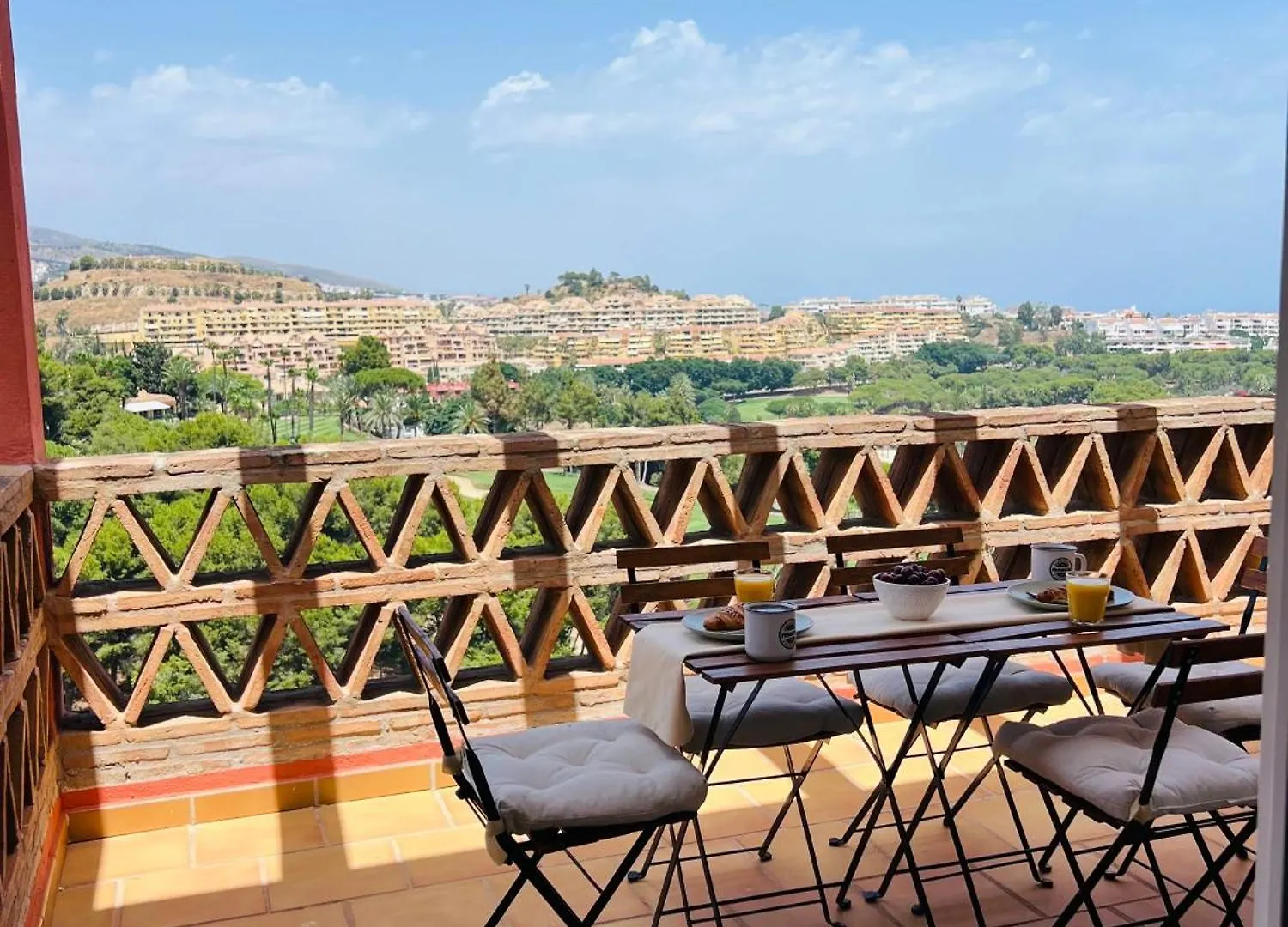 Hill View Benalmadena Appartment With Fresh Renovationの連絡先