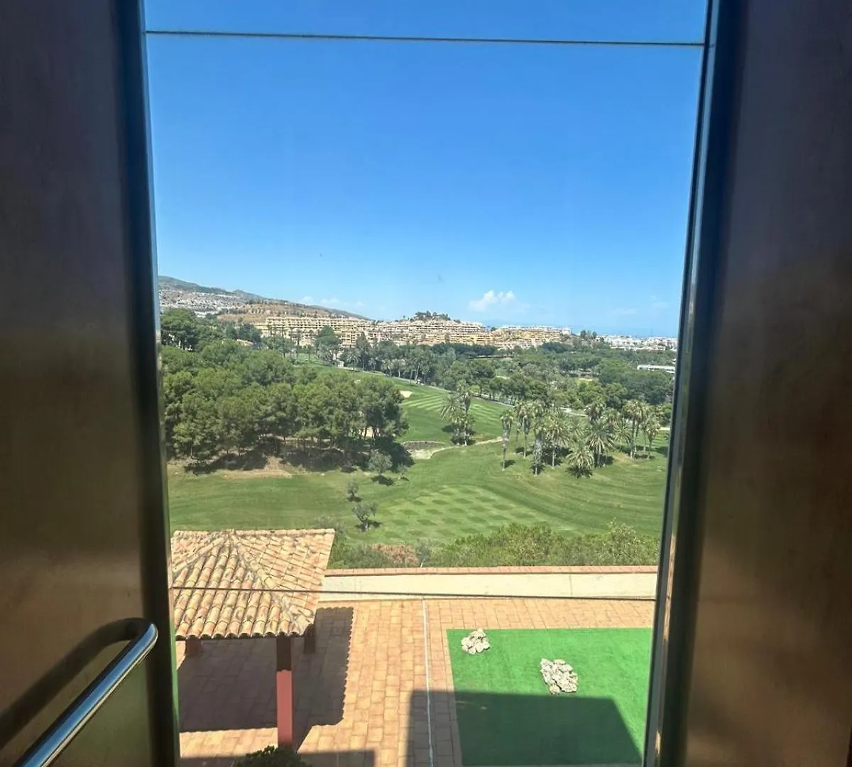 Hill View Benalmadena Appartment With Fresh Renovation アパート